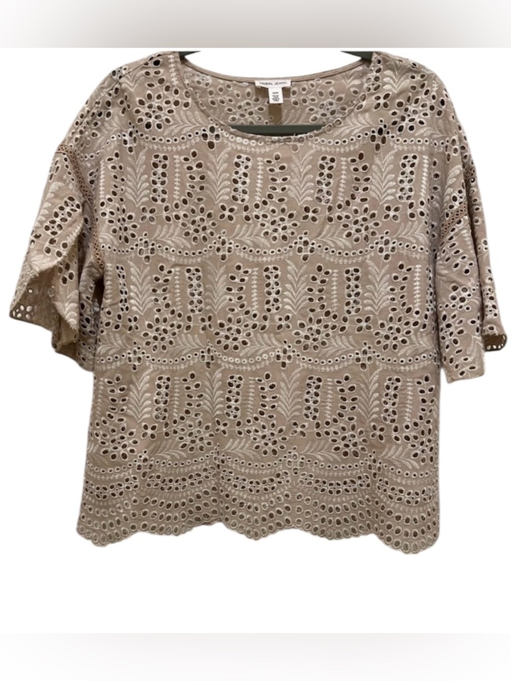 Tribal Jeans women’s Medium embroidered eyelet bell sleeve tan & white top